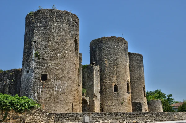 Medeltida slott i villandraut i gironde — Stockfoto