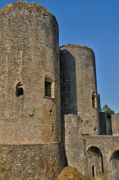 Mittelalterliche Burg von villandraut in gironde — Stockfoto