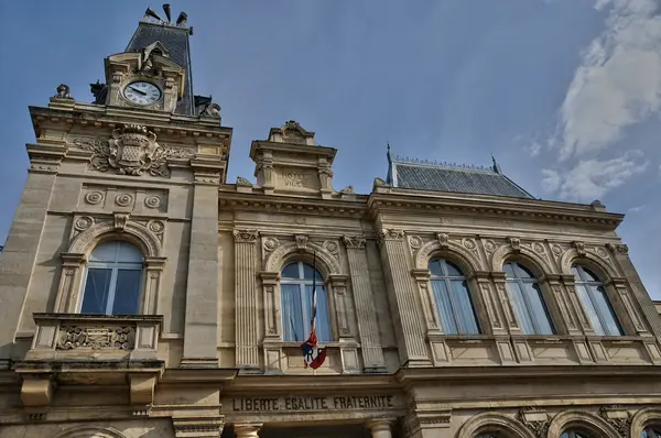 Frankreich, das Rathaus von meulan — Stockfoto