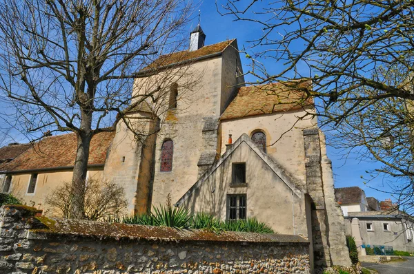 Francia, la iglesia de Autouillet —  Fotos de Stock