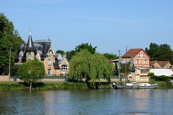 Francia, la città di Triel sur Seine — Foto Stock