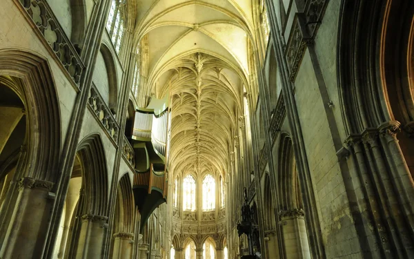 Iglesia de San Pedro en Caen — Foto de Stock
