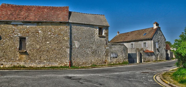 法国的 fremainville 在 val d 风景如画的村庄里瓦兹 — 图库照片