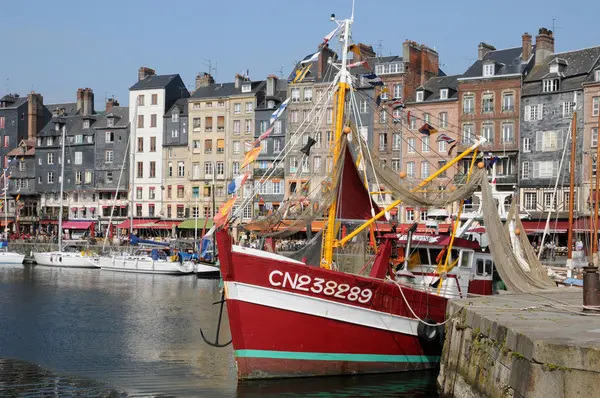 Hamnen i honfleur i normandie — Stockfoto