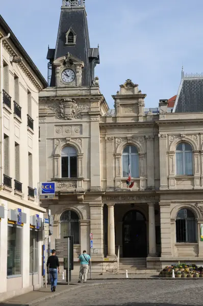 Frankreich, das Rathaus von meulan — Stockfoto