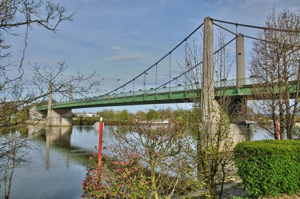 Frankrike, hängbro över triel sur seine — Stockfoto