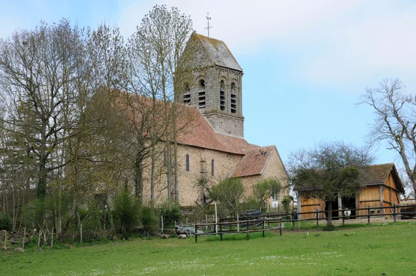 风景如画的村庄里的圣 ceneri le 盖赖伊在诺曼底 — 图库照片