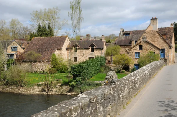 Schilderachtige dorp van saint ceneri le gerei in Normandië — Stockfoto