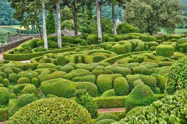 ペリゴール、ドルドーニュ県マルケイ サック城の美しい庭園 — ストック写真