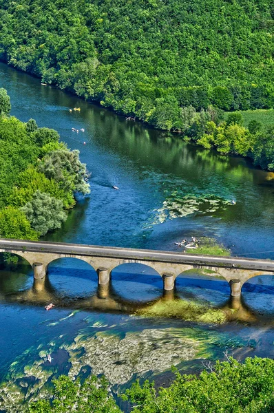 Perigord, el pintoresco puente de Castelnaud en Dordoña — Foto de Stock