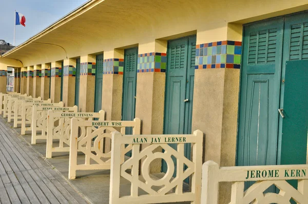 Strand hutten van deauville in Normandië — Stockfoto