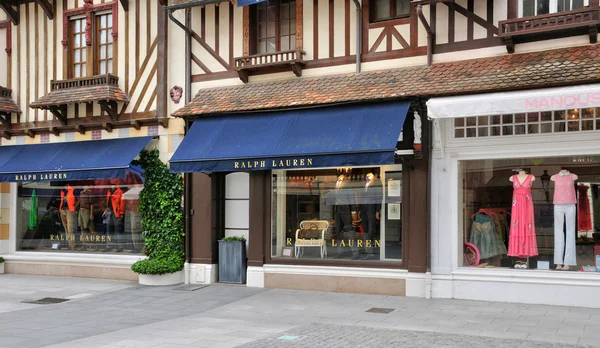 Deauville'deki dükkanda normandie — Stok fotoğraf
