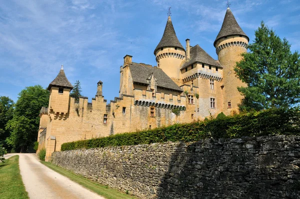 Francie, malebný hrad puymartin v oblasti dordogne — Stock fotografie