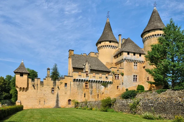 Francie, malebný hrad puymartin v oblasti dordogne — Stock fotografie