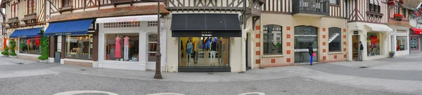 Магазин в самому центрі міста Довіль в Нормандії — стокове фото