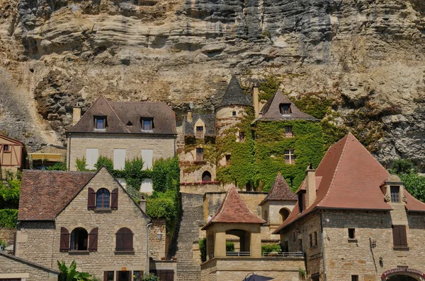 法国，风景如画的村庄里的多尔多涅省的拉罗克 gageac — 图库照片