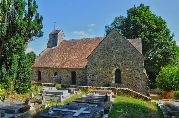 Франция, церковь Святого Ламберта в Ивелинах — стоковое фото