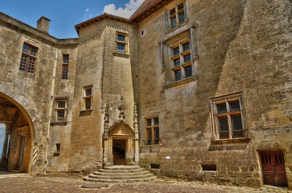 Perigord, das malerische Schloss von biron in dordogne — Stockfoto