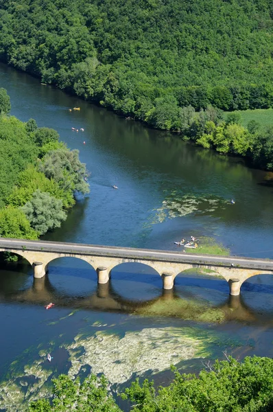 佩里戈尔，如诗如画的多尔多涅省的 castelnaud 桥 — 图库照片