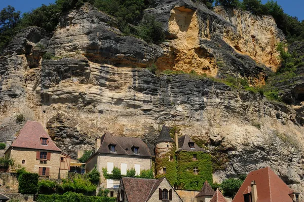 佩里戈尔，风景如画的村庄里的多尔多涅省的拉罗克 gageac — 图库照片