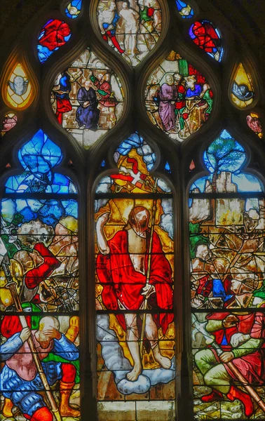 Frankreich, Kirchenfenster in der Saint-Martin-Kirche von Triel — Stockfoto
