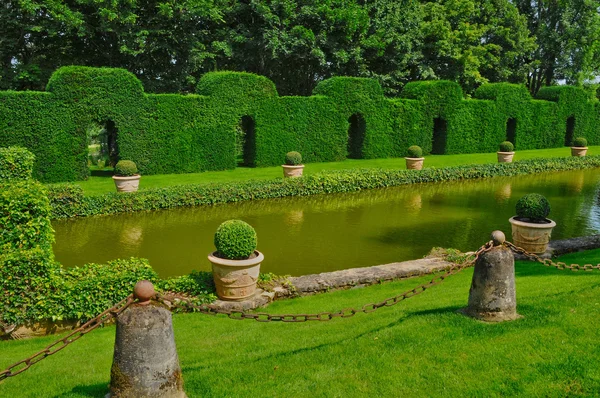 Francia, los pintorescos Jardins du Manoir d Eyrignac en Dordoña —  Fotos de Stock