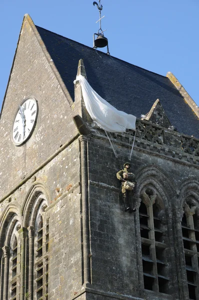 Kerk van sainte mere eglise in Normandië — Stockfoto
