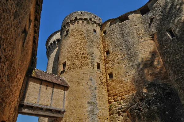 Перигорд, живописный замок Фенелон в Дордоне — стоковое фото