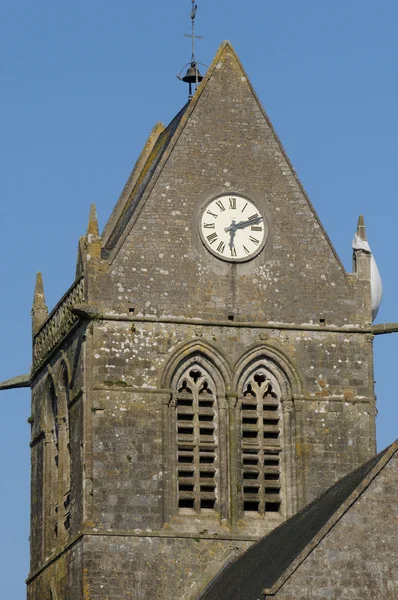 Iglesia de Sainte mere Eglise en Normandía — Foto de Stock