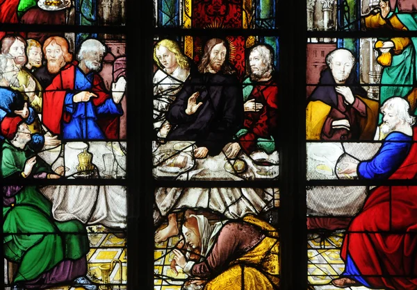 Frankrijk, Glasraam in de kerk saint martin van triel — Stockfoto