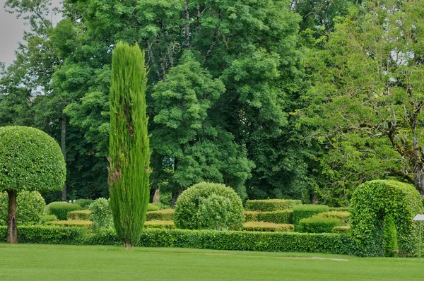 Франция, живописный сад Мануара д "Эриньяка в Дордоне — стоковое фото