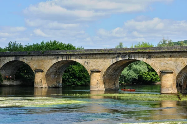 Fransa, dordogne içinde castelnaud pitoresk Köprüsü — Stok fotoğraf