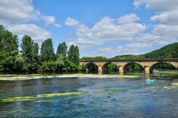 Fransa, dordogne içinde castelnaud pitoresk Köprüsü — Stok fotoğraf