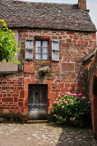 Francia, pintoresco pueblo de Collonges la Rouge — Foto de Stock