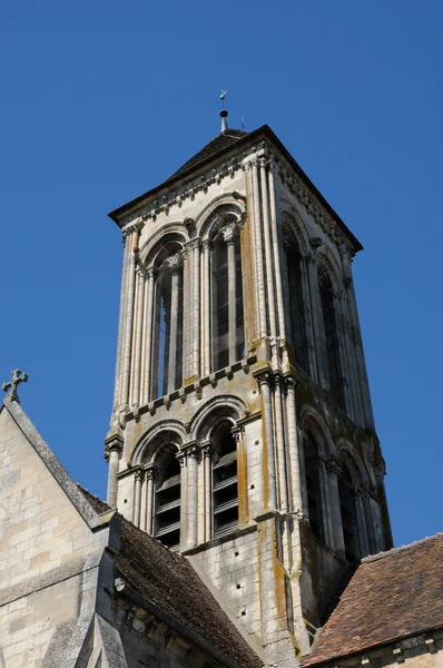 Frankrike, den gamla kyrkan champagne sur oise — Stockfoto