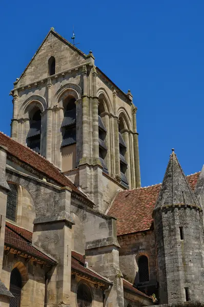 Франція, церква Нотр Дам Овер-сюр-Уаз — стокове фото