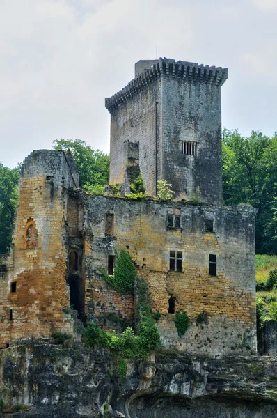 Frankrike, pittoreska slottet av commarque i dordogne — Stockfoto