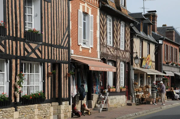 Pitoresca aldeia de Beuvron en Auge na Normandia — Fotografia de Stock
