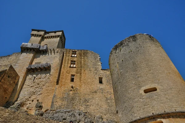 Перигор, мальовничий замок Кастельно в Дордонь — стокове фото