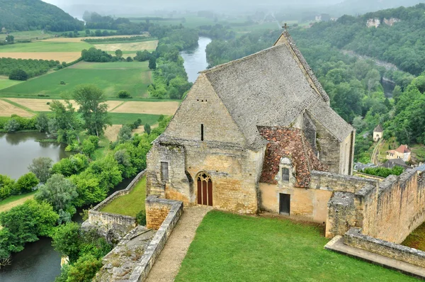 Франція, середній вік замок Бейнак в Дордонь — стокове фото