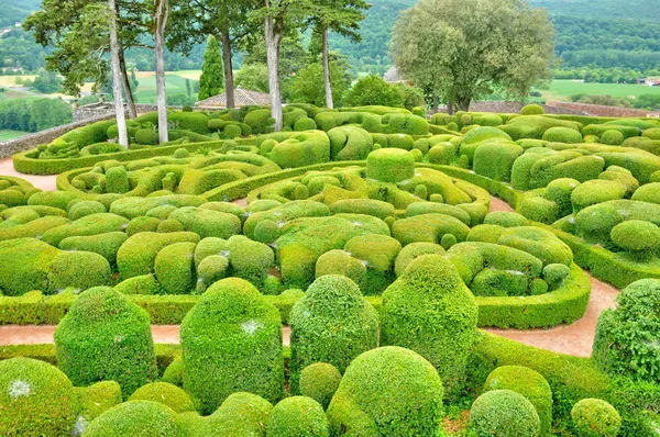 フランス、ドルドーニュ県マルケイ サック城の美しい庭園 — ストック写真