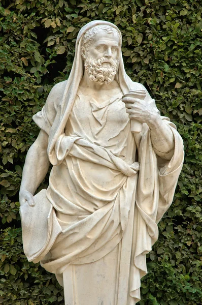 Francia, estatua en el parque del Palacio de Versalles — Foto de Stock