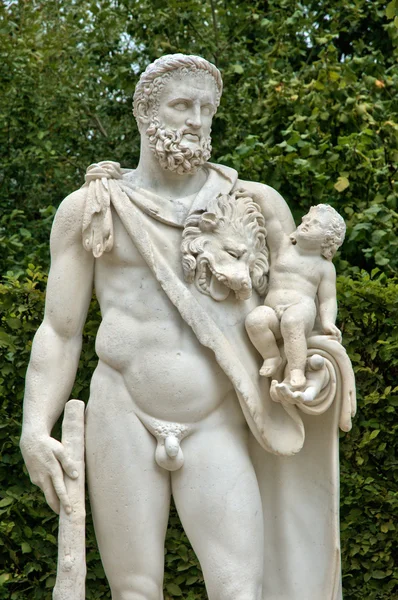 França, estátua no parque do Palácio de Versalhes — Fotografia de Stock