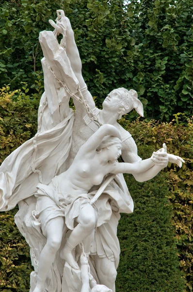 Francia, estatua en el parque del Palacio de Versalles — Foto de Stock