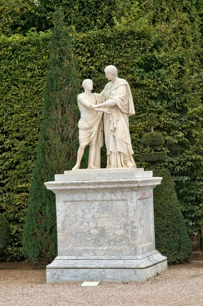 França, estátua no parque do Palácio de Versalhes — Fotografia de Stock