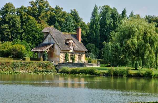 Königin Weiler im Park von Schloss Versailles — Stockfoto