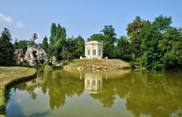 Královna Hamleta v paláci parku ve versailles — Stock fotografie