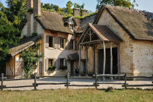 Drottning hamlet i park i versailles palace — Stockfoto