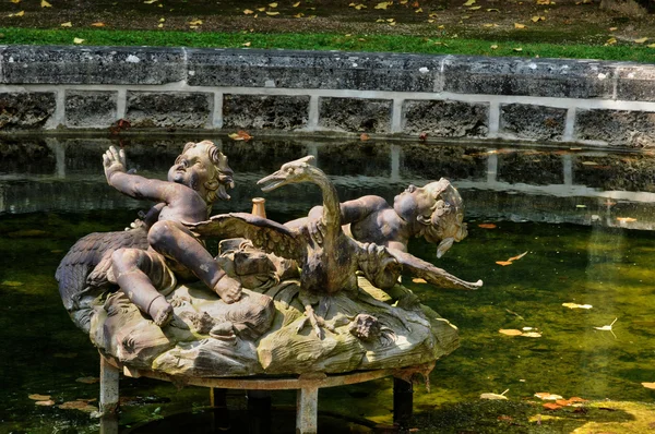 Brunnen im Schlosspark von Versailles — Stockfoto