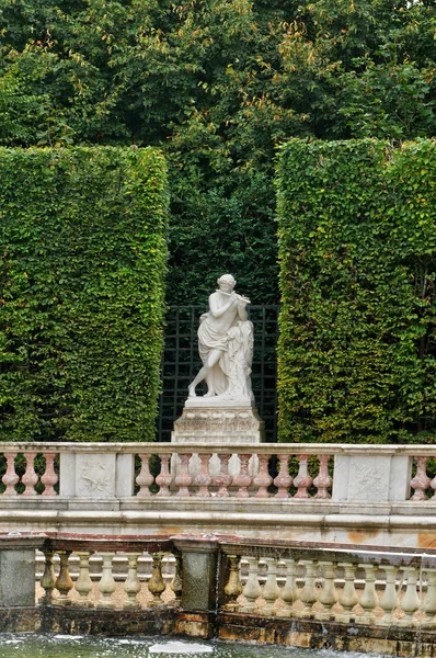 Francia, Domes Grove en el parque del Palacio de Versalles — Foto de Stock